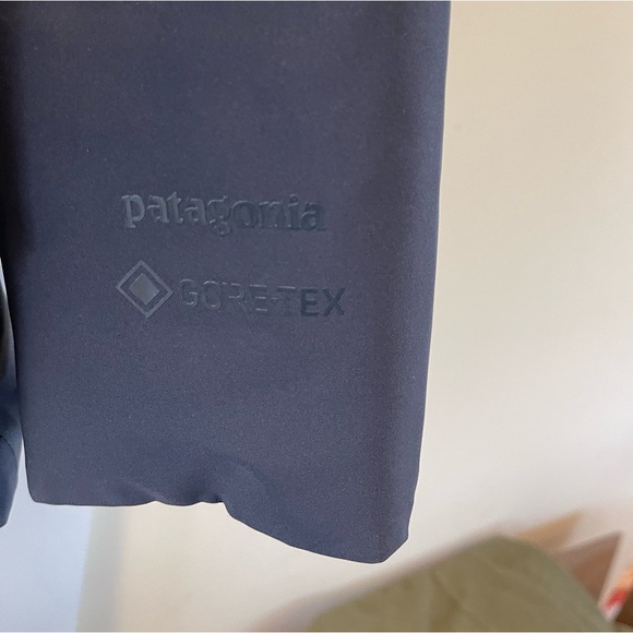 Patagonia Women’s Frozen Range Jacket - Picture 2 of 7